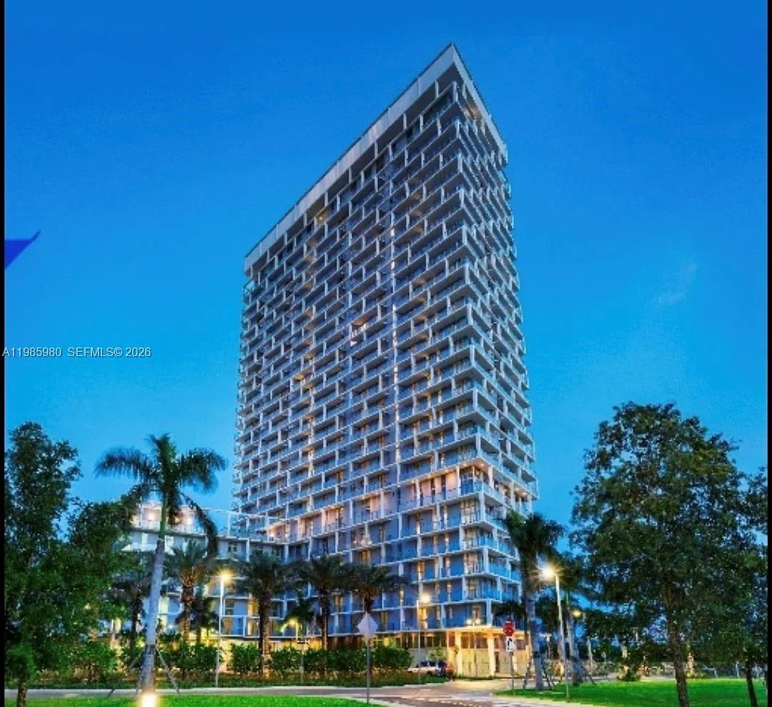 Metropica North Tower One — Photo 1