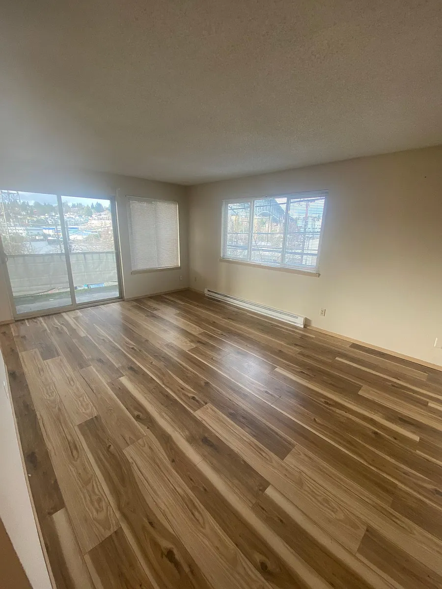 Building Photo - 3245 Eastlake Ave E #10