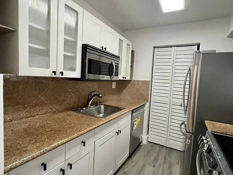 3209 Bird Ave — Photo 6