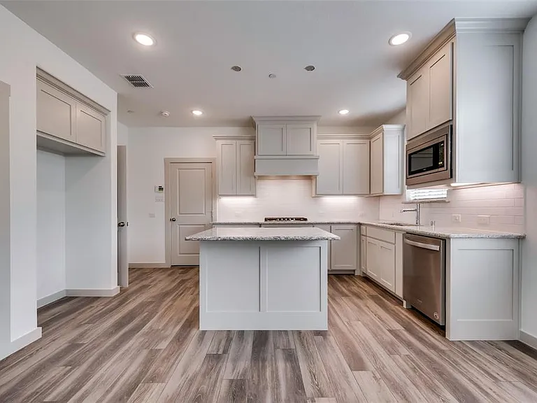 539 Cobblestone Ln — Photo 8