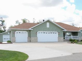 610 Sugar Dr, Argusville, ND 58005