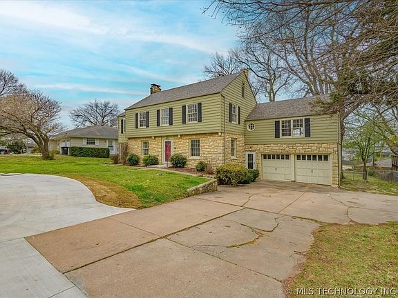 3rd image of 1417 Hillcrest Dr