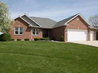 665 Sandberg Dr, Sycamore, IL 60178