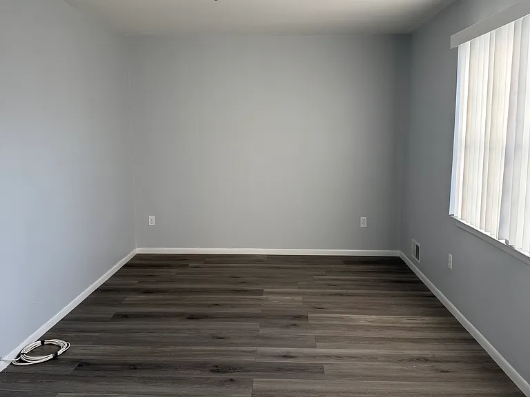 143 E 5th Ave #18 — Photo 8