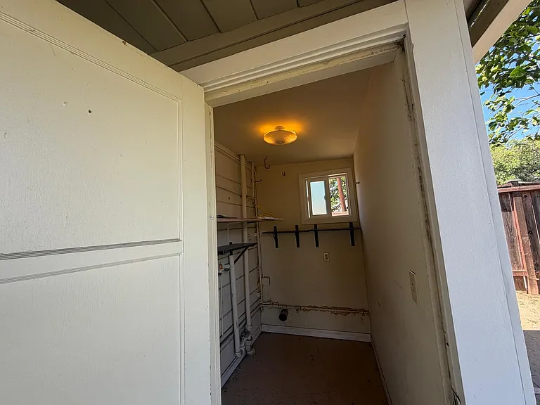 115 E 3rd St — Photo 10