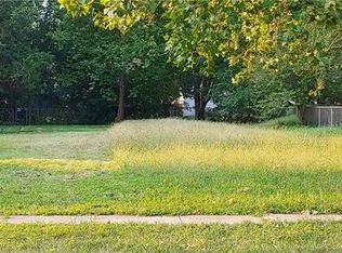 631 W Elm St, Olathe, KS 66061