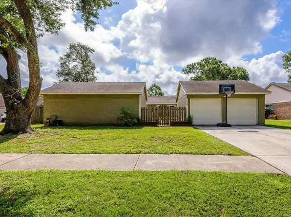 528 Belmont Dr, Friendswood, TX 77546