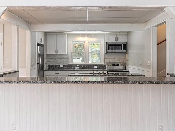 5th image of 24 Harwood Dr