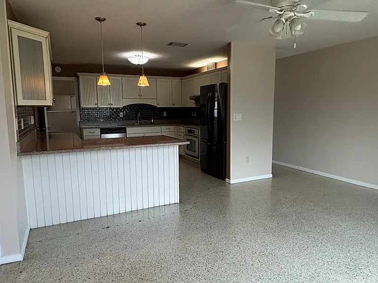 1081 Aron St — Photo 3