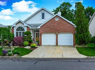 27 Harwood Rd, Monroe Township, NJ 08831