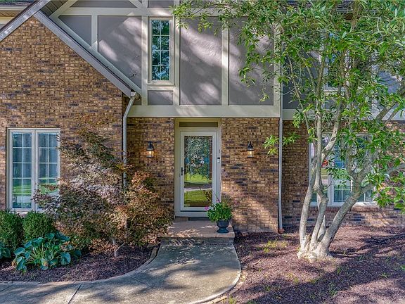 3rd image of 32871 N Burr Oak Dr