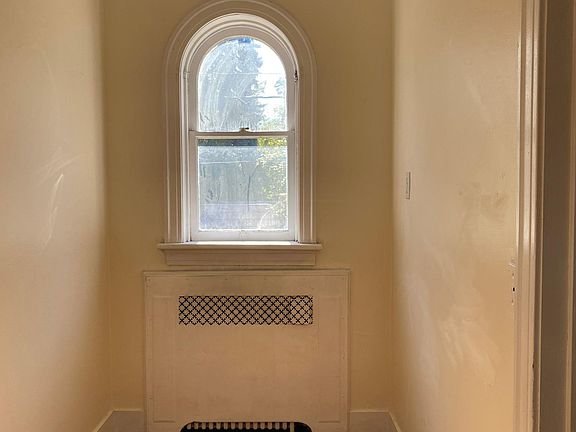 3rd image of 421 Daly Ave APT 8