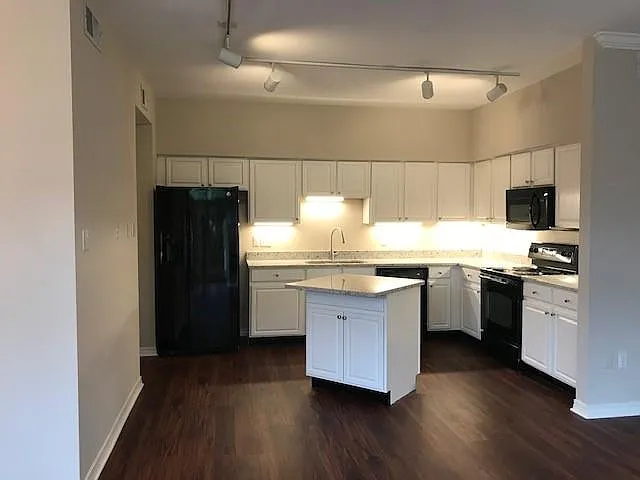 1018 Old Metairie Pl — Photo 7