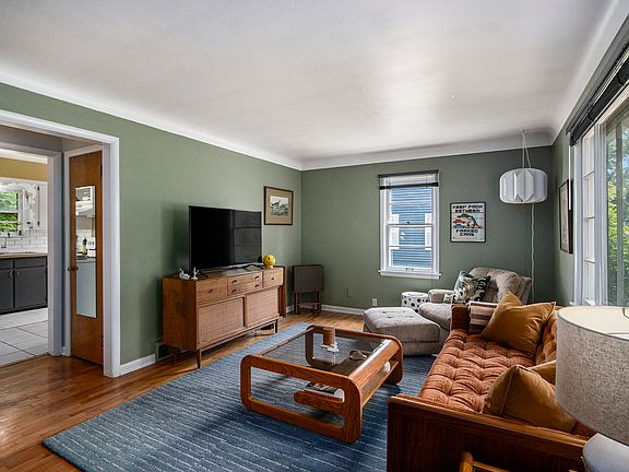 4th image of 222 Oakhurst Ave