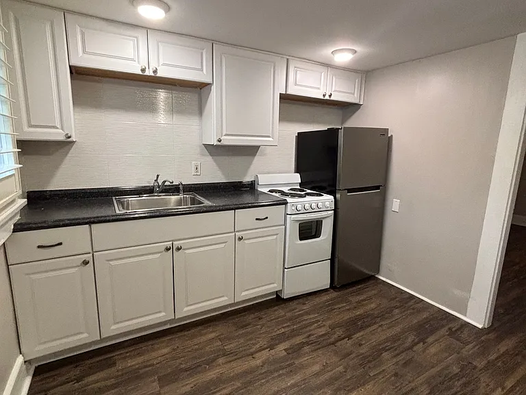 125 8th Ave N #4 — Photo 3