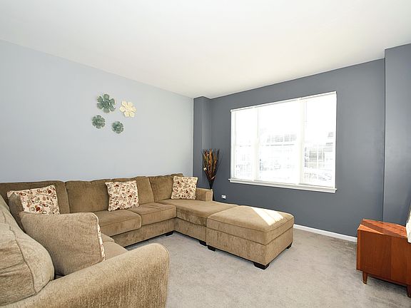 4th image of 2424 Geneva Ln