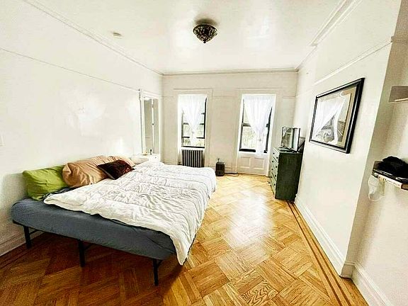 3rd image of 398 Hancock St #3