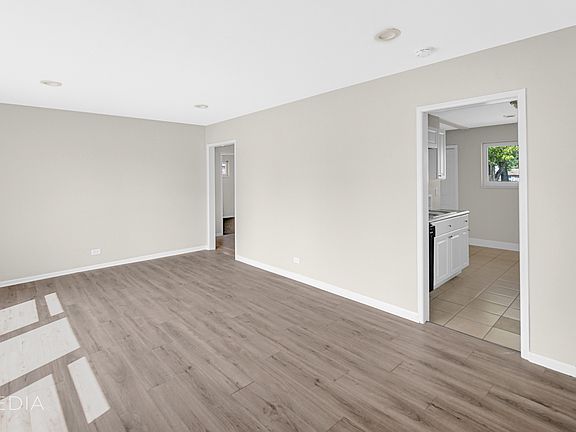 5th image of 1363 Hirsch Ave