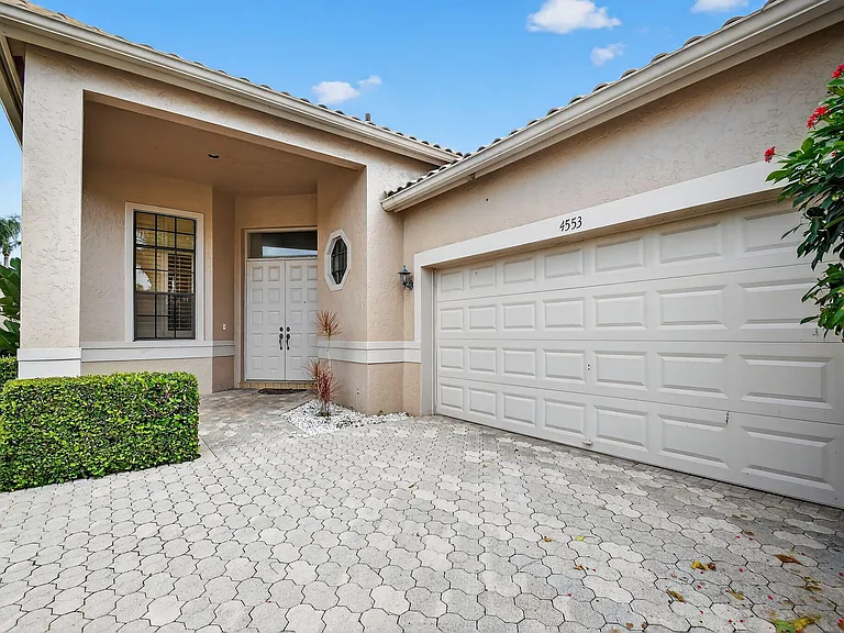 4553 Barclay Fair Way — Photo 4