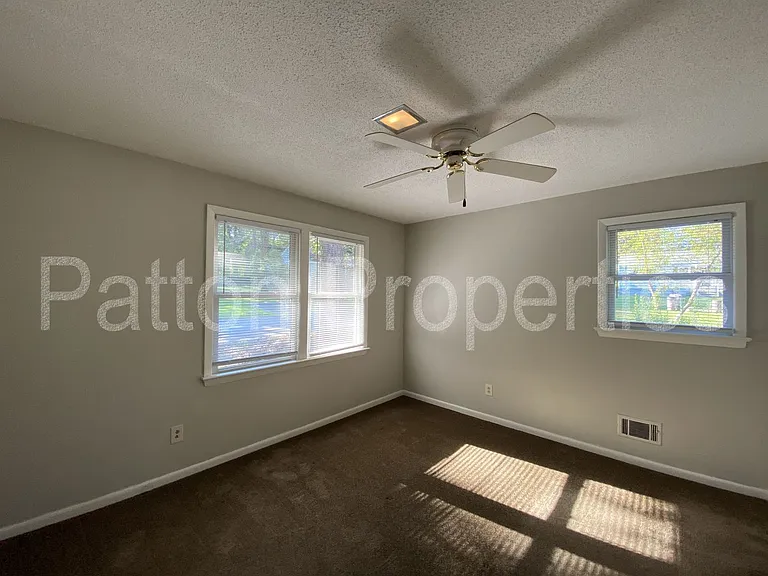 221 S Lucas St — Photo 8