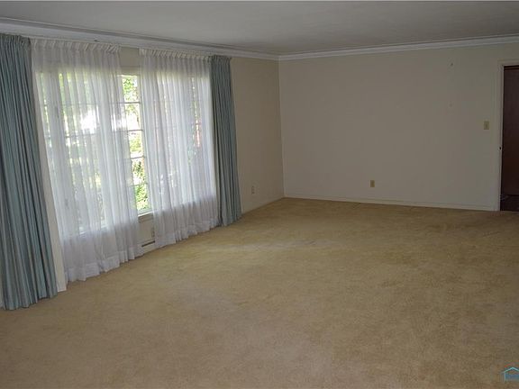 2nd image of 11 Parkwood Dr
