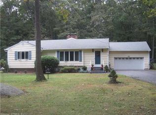 7 Fawn Dr, Woodbridge, CT 06525