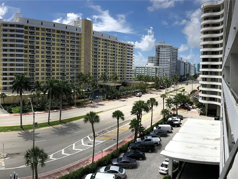 5555 Collins Ave #7T — Photo 18