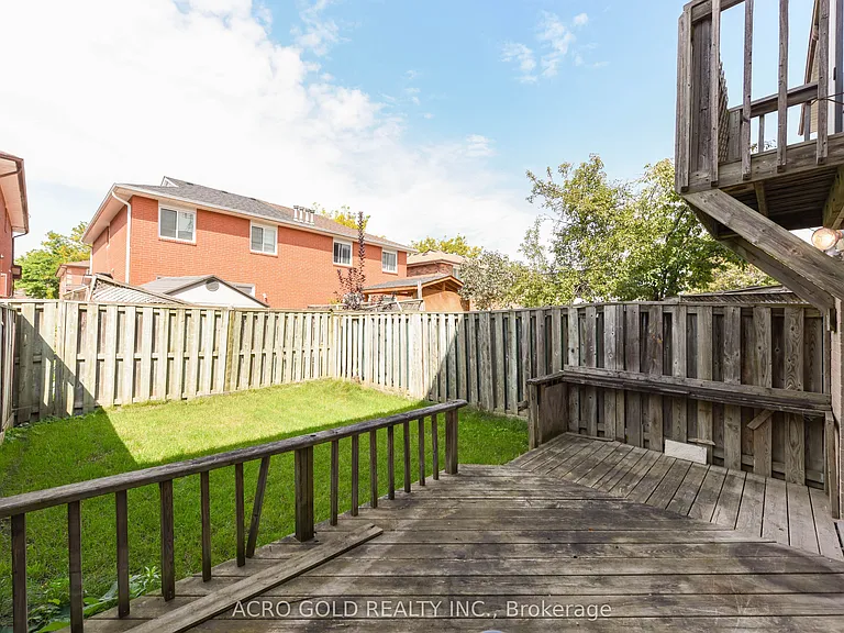 19 Hoskins Sq — Photo 42