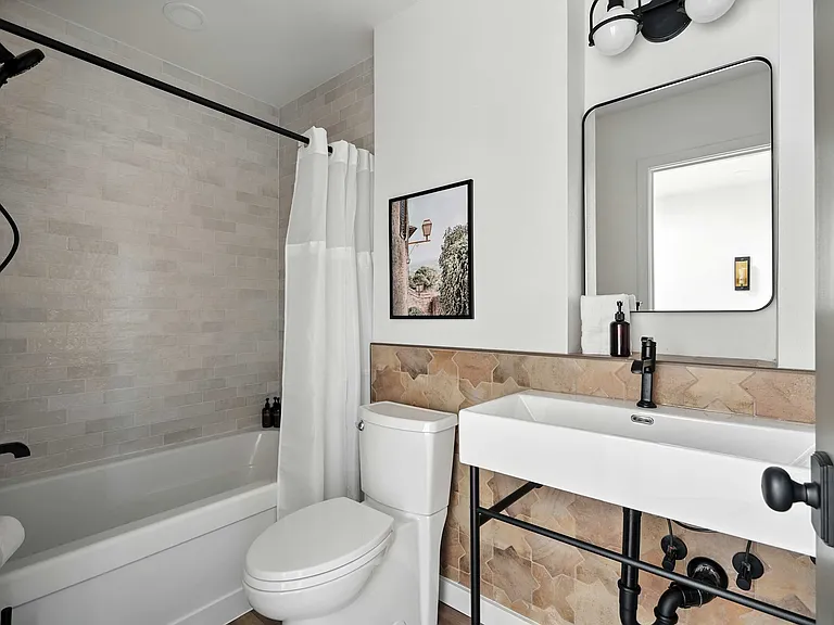 925 NE 23rd Ave #F — Photo 15