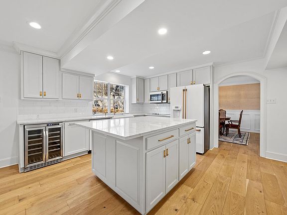4th image of 9915 Townridge Dr