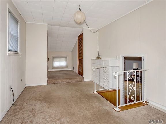 3rd image of 7 Willow St