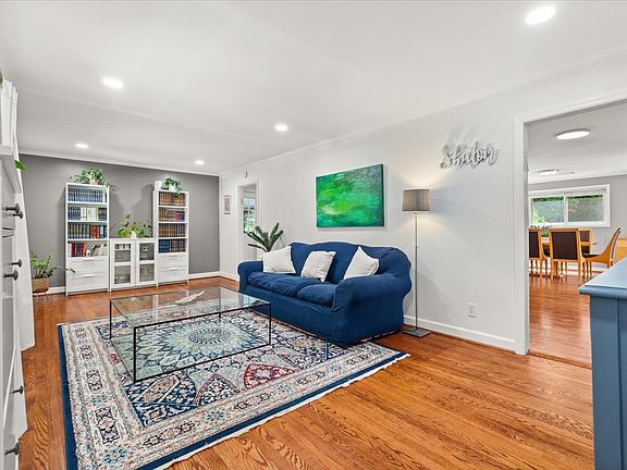 4th image of 1497 Holly Ln