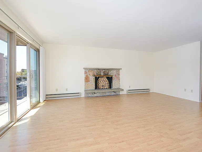 1408 Queen Anne Ave N — Photo 11