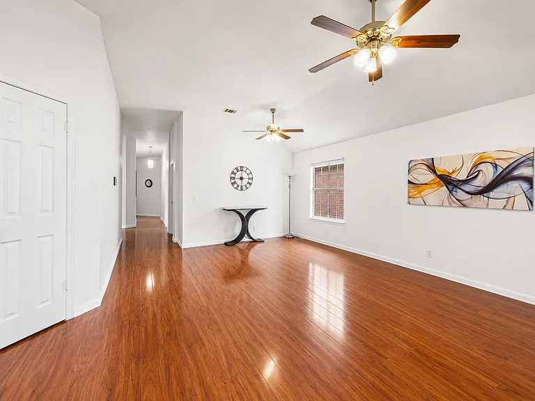 1109 Briargate Dr — Photo 6