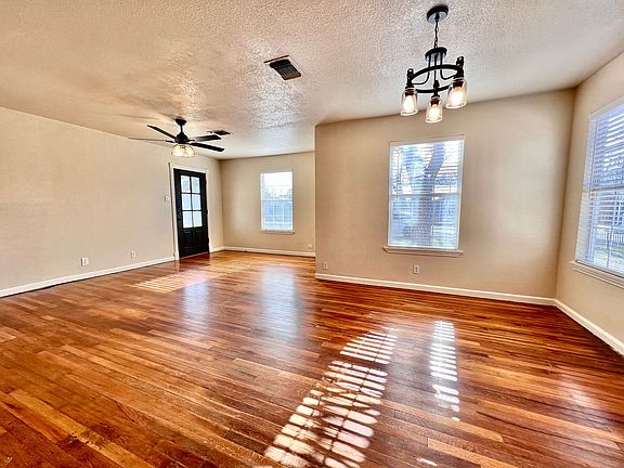 2nd image of 936 Garden St