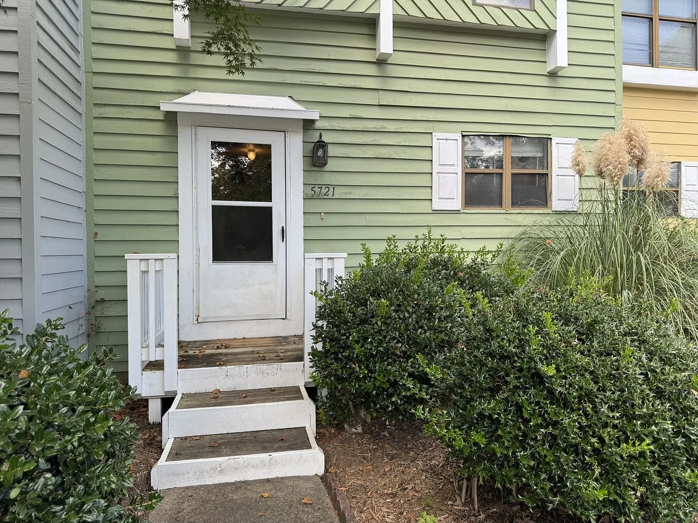 2 bd 1.5 ba Townhome — Photo 2