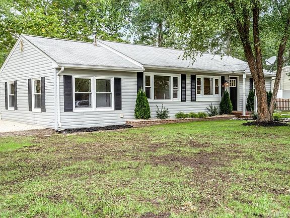 3rd image of 230 Chestnut Dr