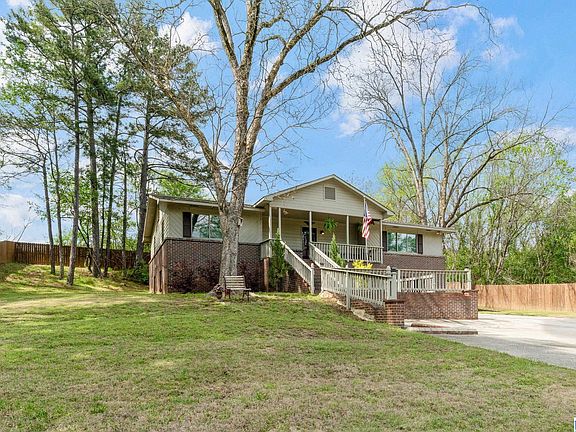2nd image of 3963 Lorna Rd