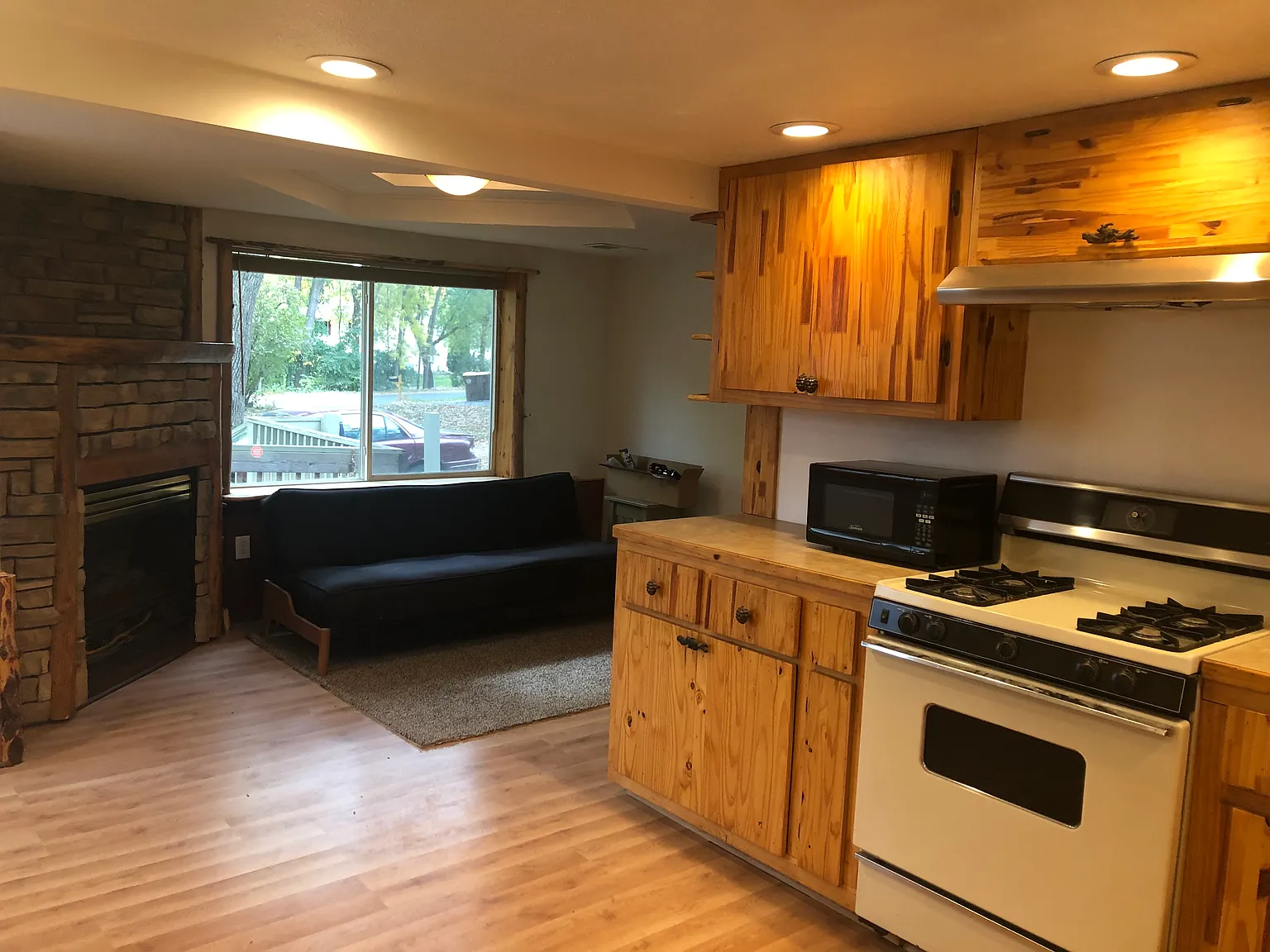 2 bed, 900 sqft, $1,795 — Photo 2