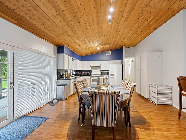 756 Juniper Pl — Photo 5