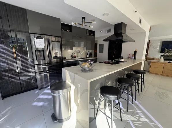 19195 Mystic Pointe Dr APT 205, Miami, FL 33180