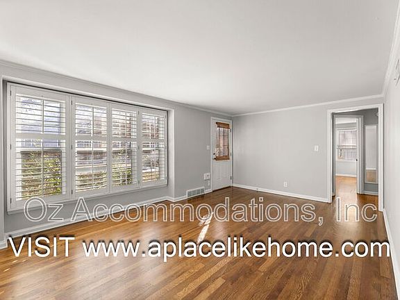 5th image of 7404 Village Dr