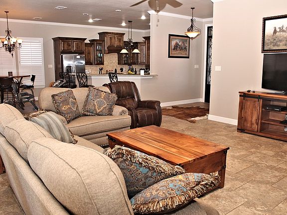 5th image of 903 Trinidad Pl