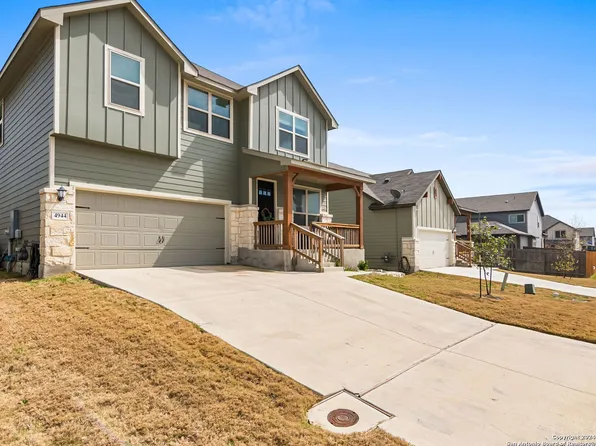 4944 Ranahan Pass, St Hedwig, TX 78152