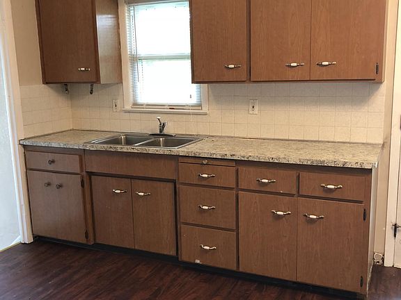 5th image of 55 Willard Ave
