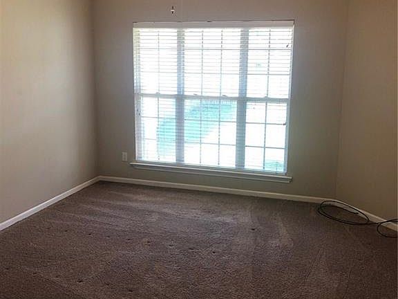 4th image of 2404 Starlight Dr