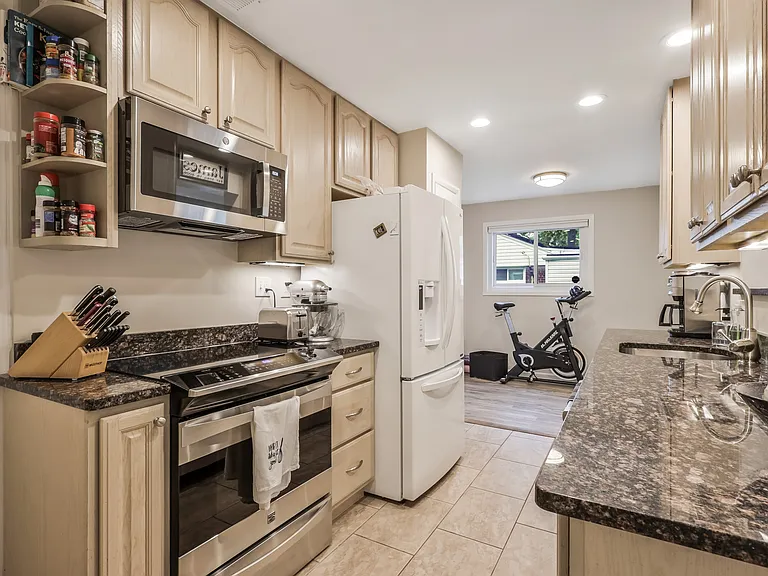 7011 Kenfig Pl — Photo 8