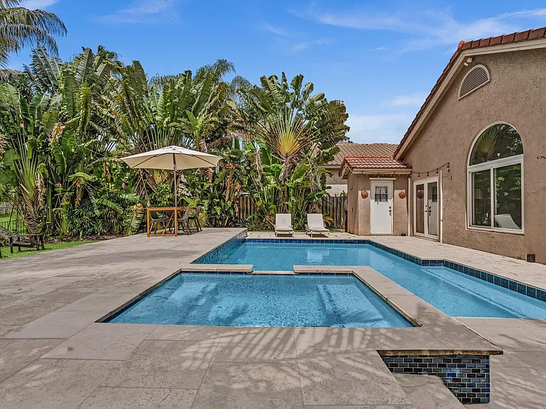 10310 Santiago St — Photo 45