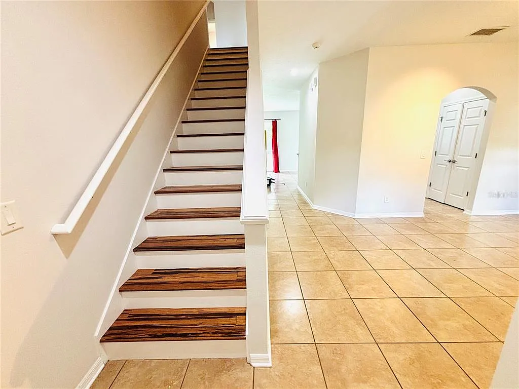 5 bed, 3.5 bath, 2508 sqft, $3,400 — Photo 4