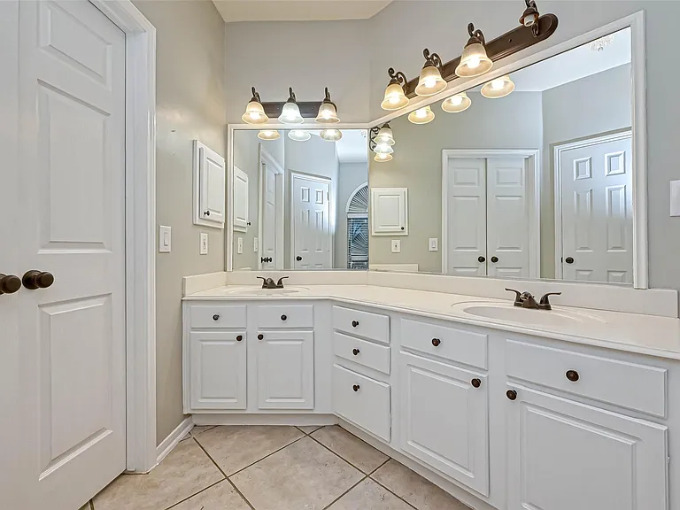 11011 Sprucedale Ct — Photo 21